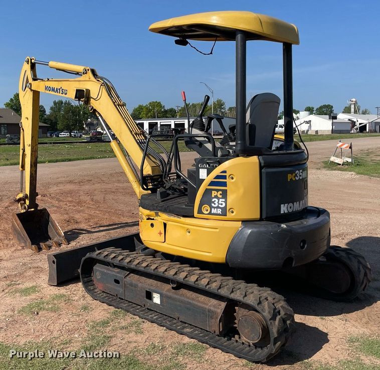 image for item ME9859 2005 Komatsu PC35MR-2  mini excavator