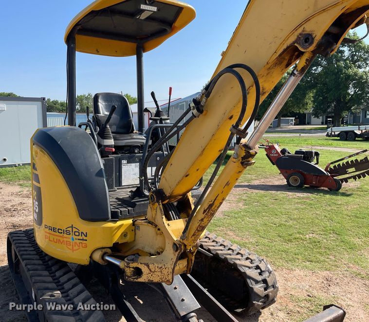 image for item ME9859 2005 Komatsu PC35MR-2  mini excavator