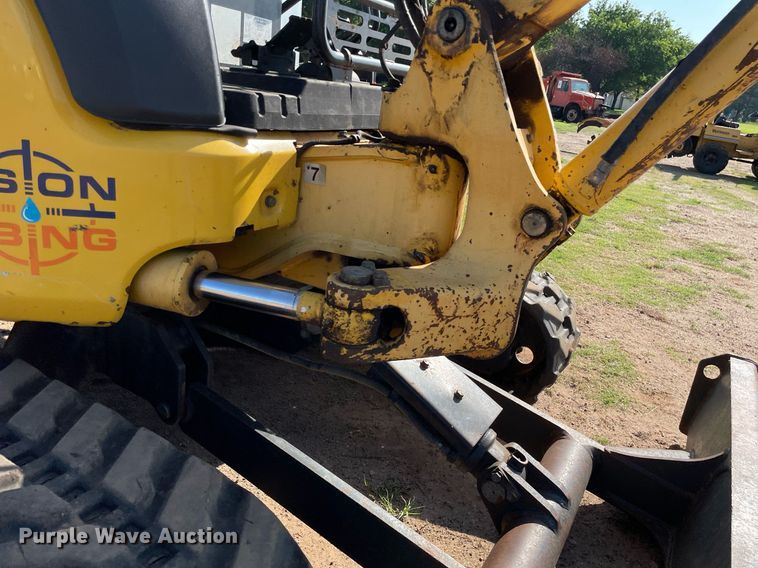 image for item ME9859 2005 Komatsu PC35MR-2  mini excavator