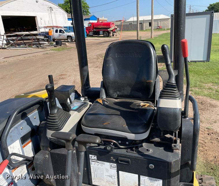 image for item ME9859 2005 Komatsu PC35MR-2  mini excavator