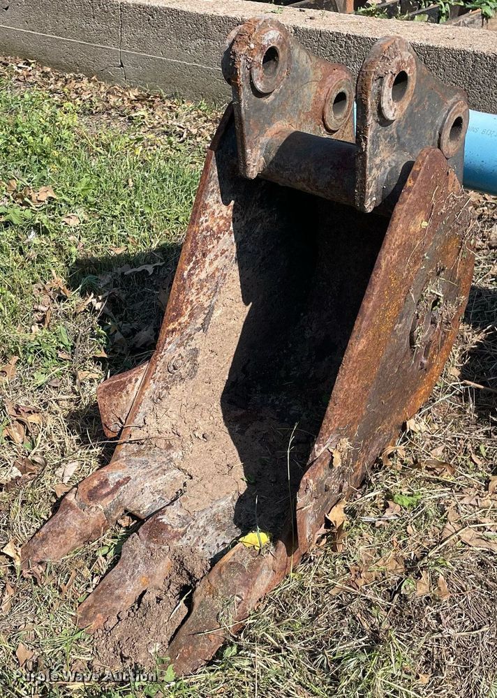 image for item ME9859 2005 Komatsu PC35MR-2  mini excavator