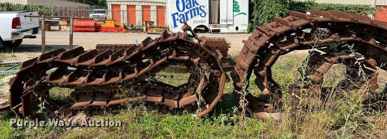 image for item MG9022 (2) excavator tracks