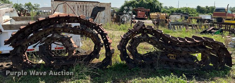 image for item MG9022 (2) excavator tracks