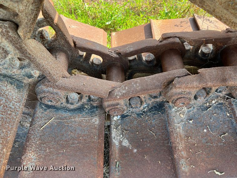 image for item MG9022 (2) excavator tracks