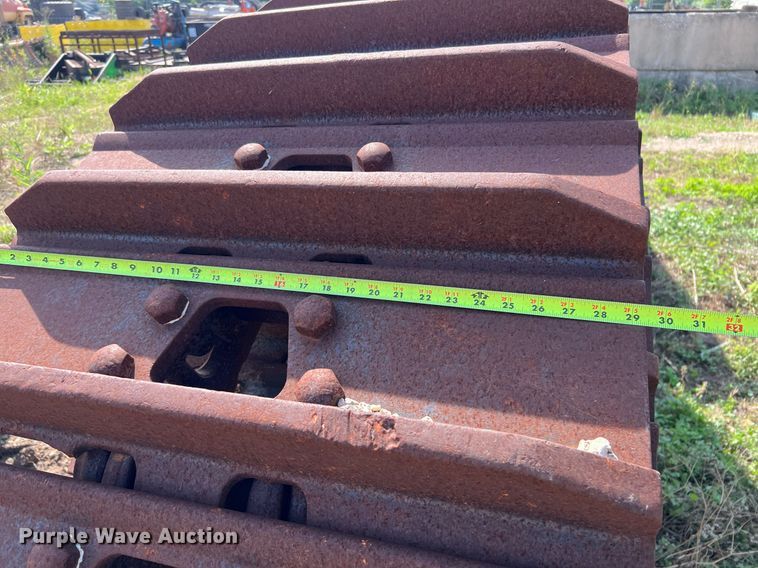 image for item MG9022 (2) excavator tracks