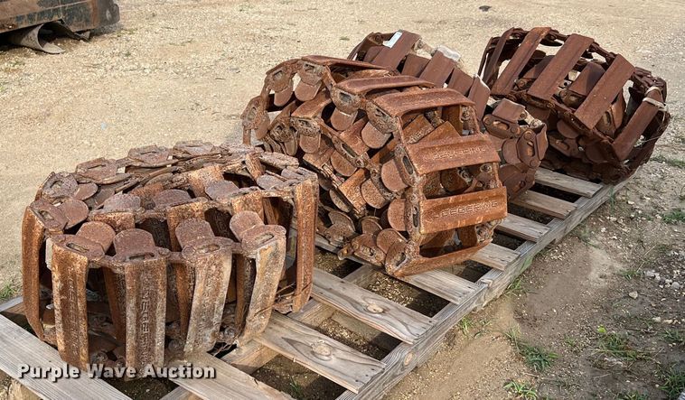 image for item MG9025 (4) Loegering over the tire skid steer tracks