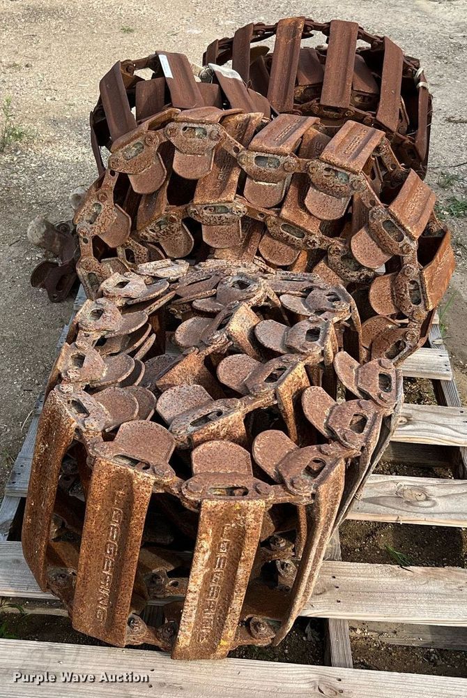 image for item MG9025 (4) Loegering over the tire skid steer tracks