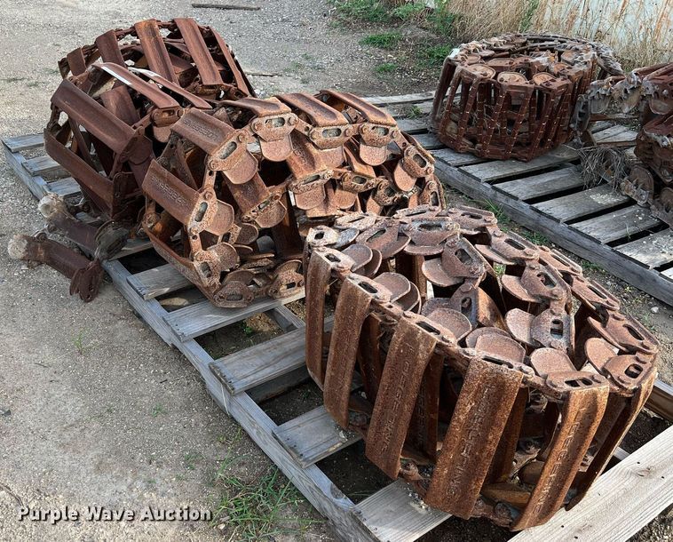image for item MG9025 (4) Loegering over the tire skid steer tracks