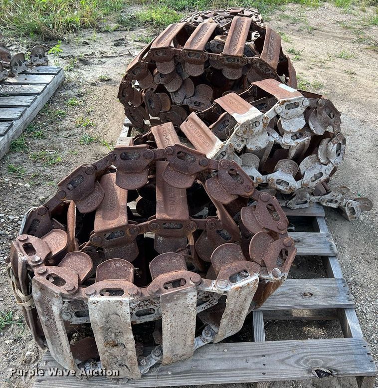 image for item MG9025 (4) Loegering over the tire skid steer tracks