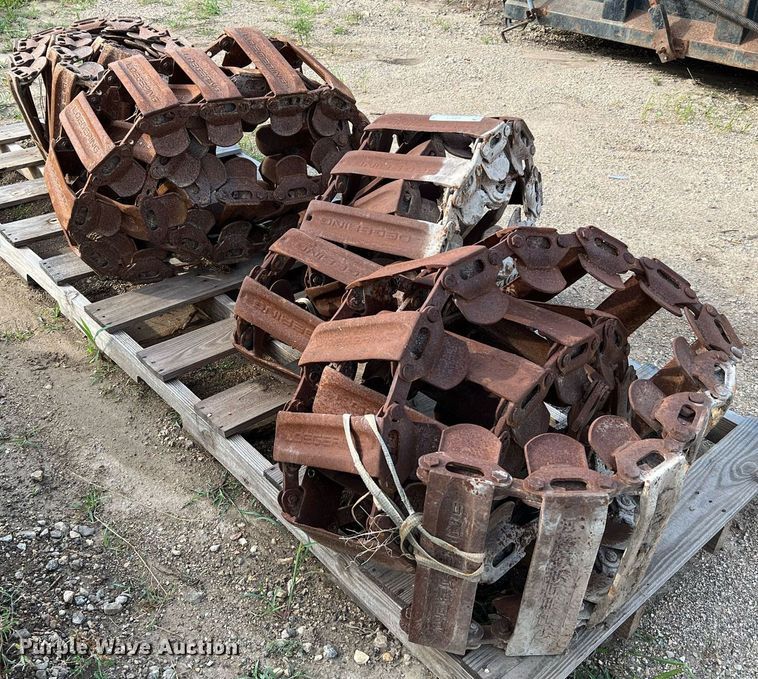 image for item MG9025 (4) Loegering over the tire skid steer tracks