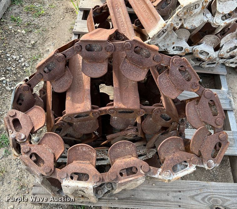 image for item MG9025 (4) Loegering over the tire skid steer tracks