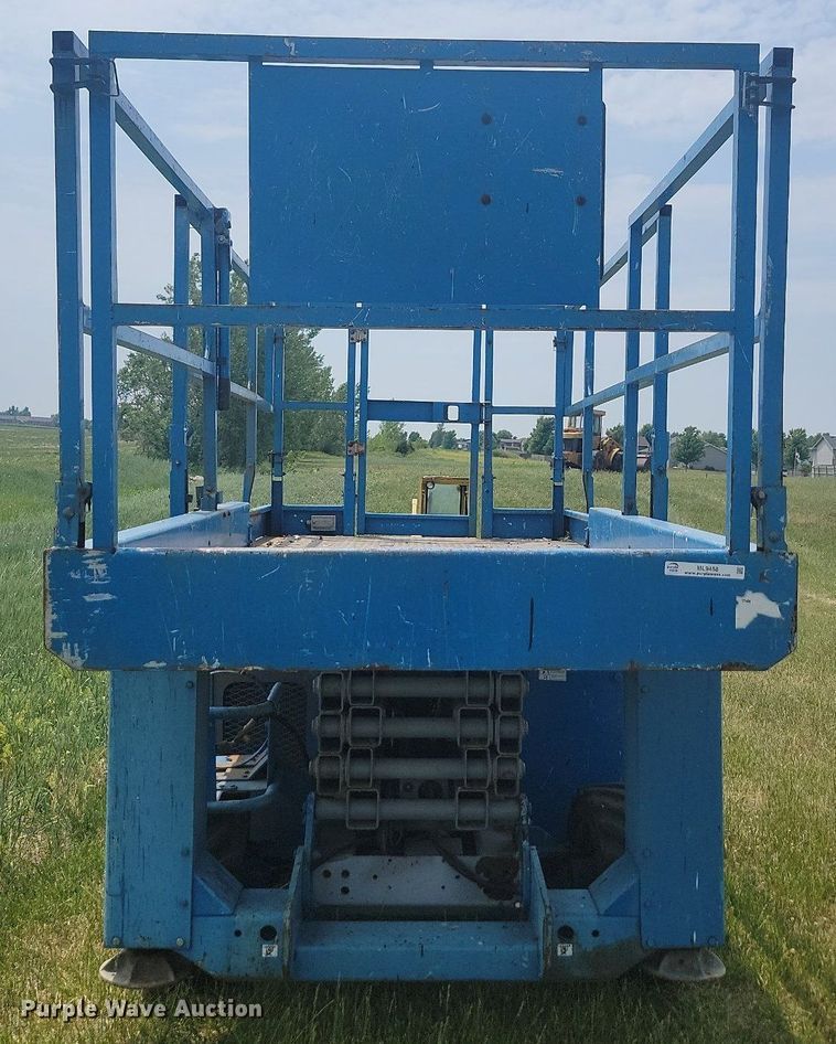image for item ML9458 2006 Genie GS-3268  scissor lift
