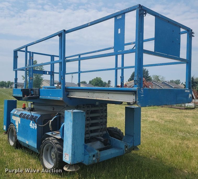 image for item ML9458 2006 Genie GS-3268  scissor lift