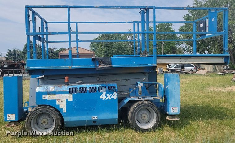 image for item ML9458 2006 Genie GS-3268  scissor lift