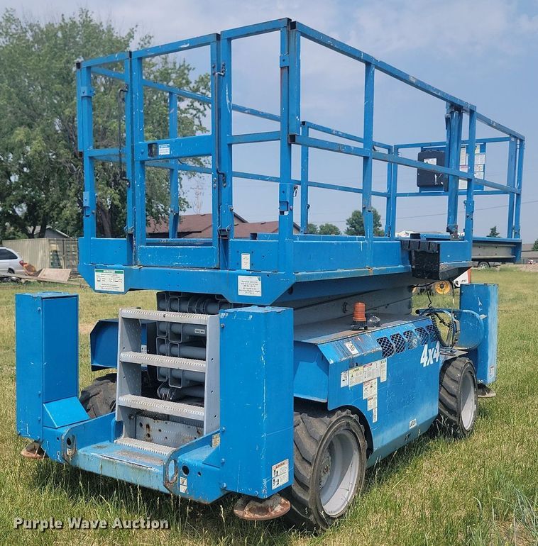image for item ML9458 2006 Genie GS-3268  scissor lift