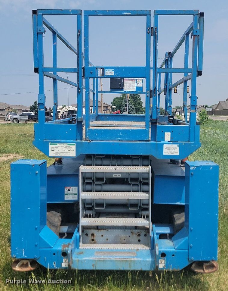 image for item ML9458 2006 Genie GS-3268  scissor lift