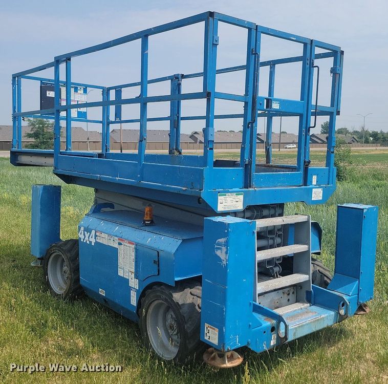 image for item ML9458 2006 Genie GS-3268  scissor lift