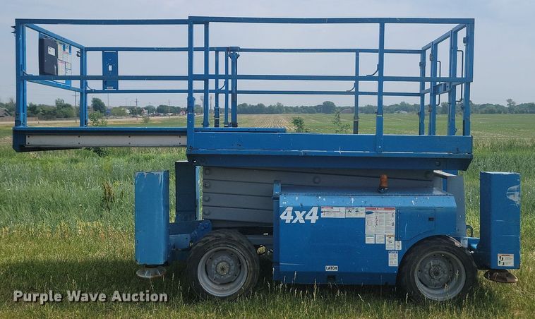 image for item ML9458 2006 Genie GS-3268  scissor lift