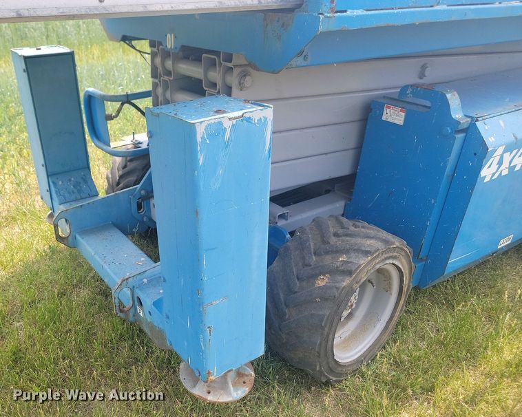 image for item ML9458 2006 Genie GS-3268  scissor lift