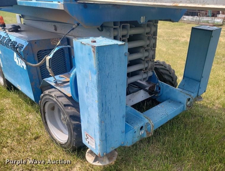 image for item ML9458 2006 Genie GS-3268  scissor lift