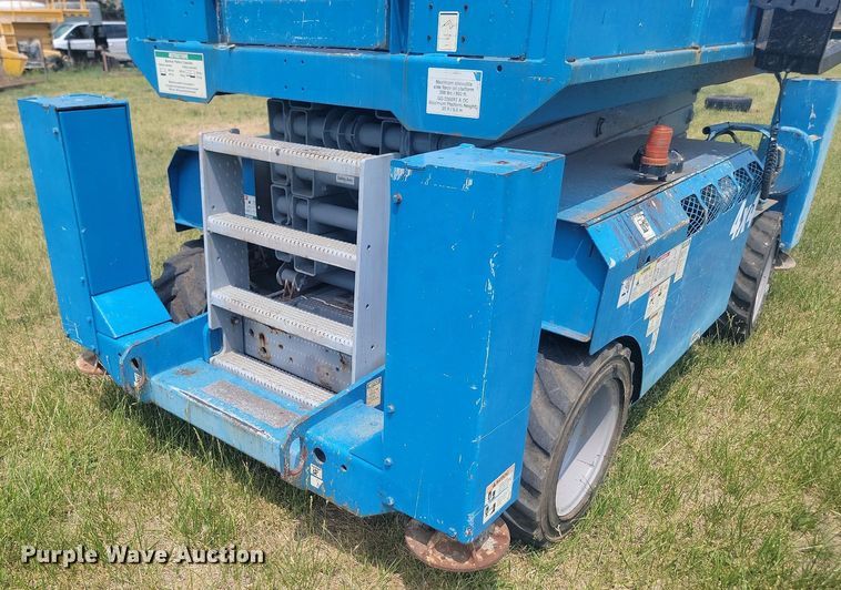 image for item ML9458 2006 Genie GS-3268  scissor lift