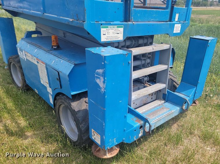 image for item ML9458 2006 Genie GS-3268  scissor lift