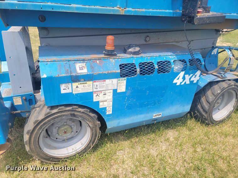 image for item ML9458 2006 Genie GS-3268  scissor lift