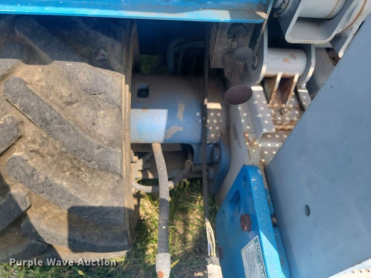 image for item ML9458 2006 Genie GS-3268  scissor lift