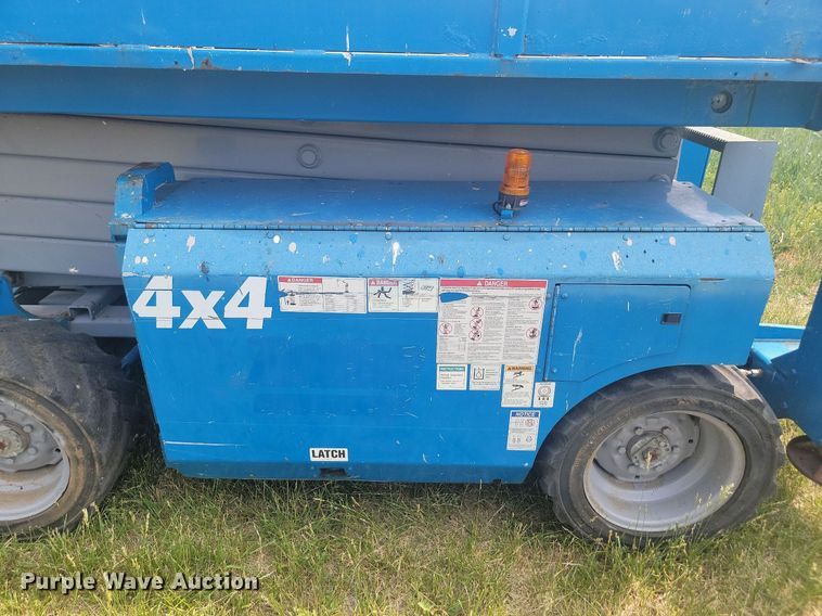 image for item ML9458 2006 Genie GS-3268  scissor lift