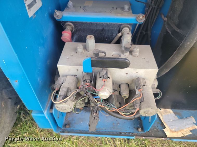 image for item ML9458 2006 Genie GS-3268  scissor lift