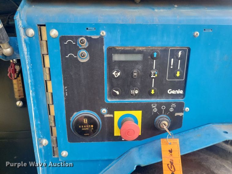 image for item ML9458 2006 Genie GS-3268  scissor lift