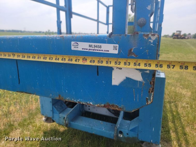 image for item ML9458 2006 Genie GS-3268  scissor lift