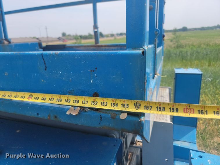 image for item ML9458 2006 Genie GS-3268  scissor lift