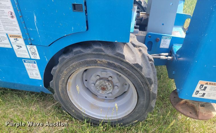 image for item ML9458 2006 Genie GS-3268  scissor lift