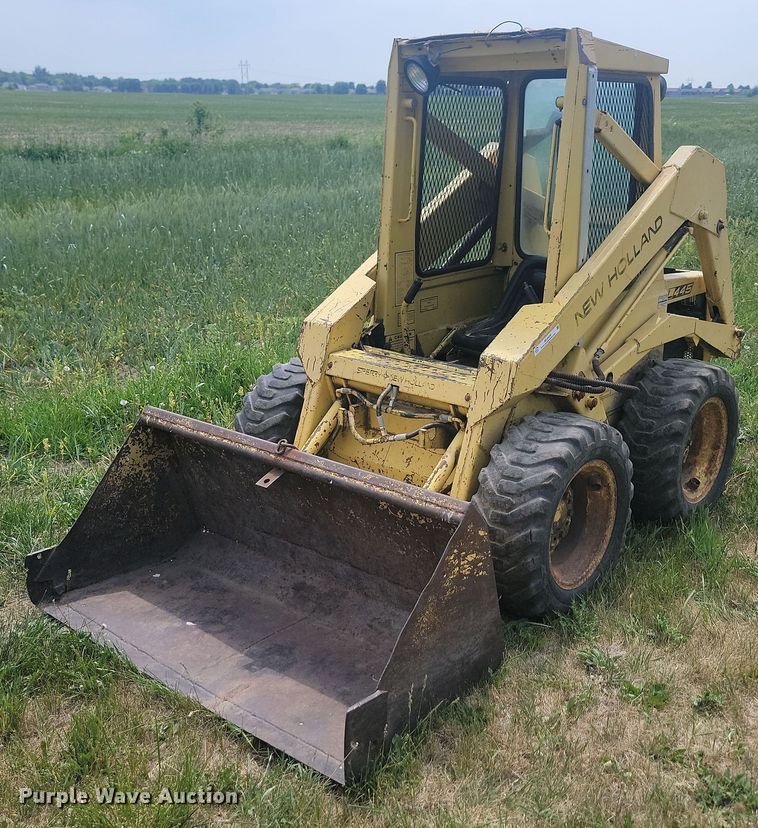 image for item ML9459 1977 New Holland L445  skid steer loader