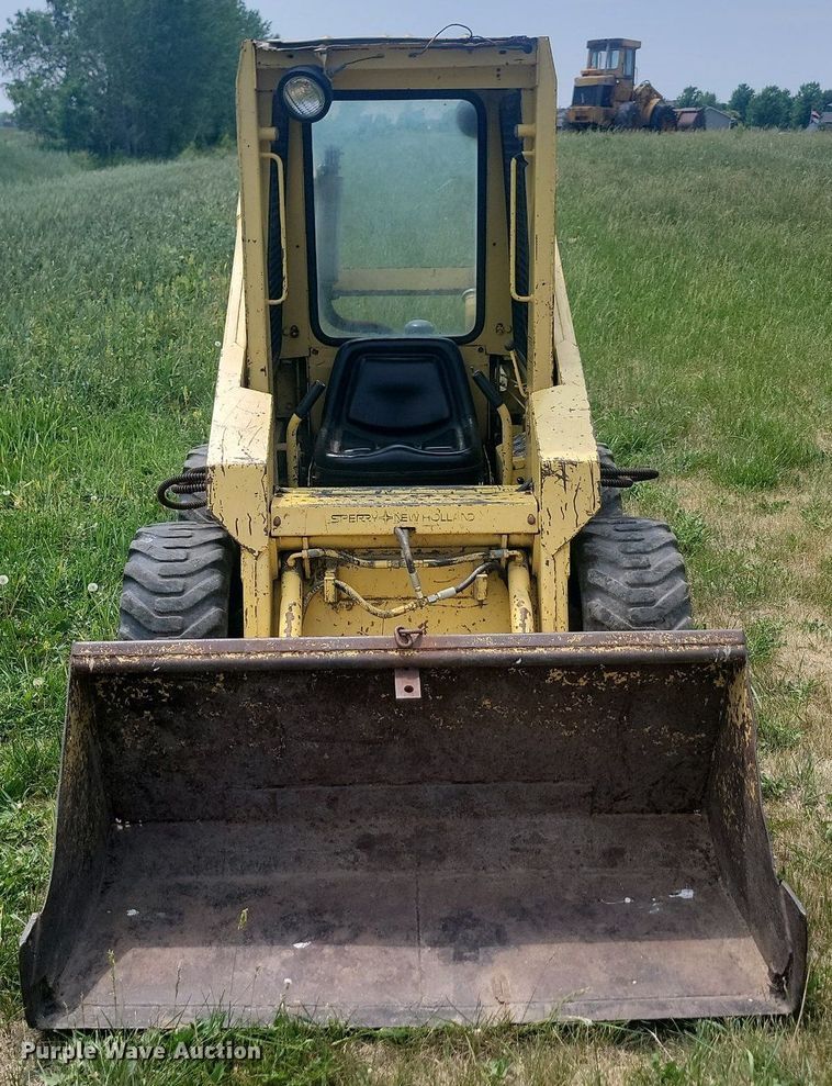 image for item ML9459 1977 New Holland L445  skid steer loader