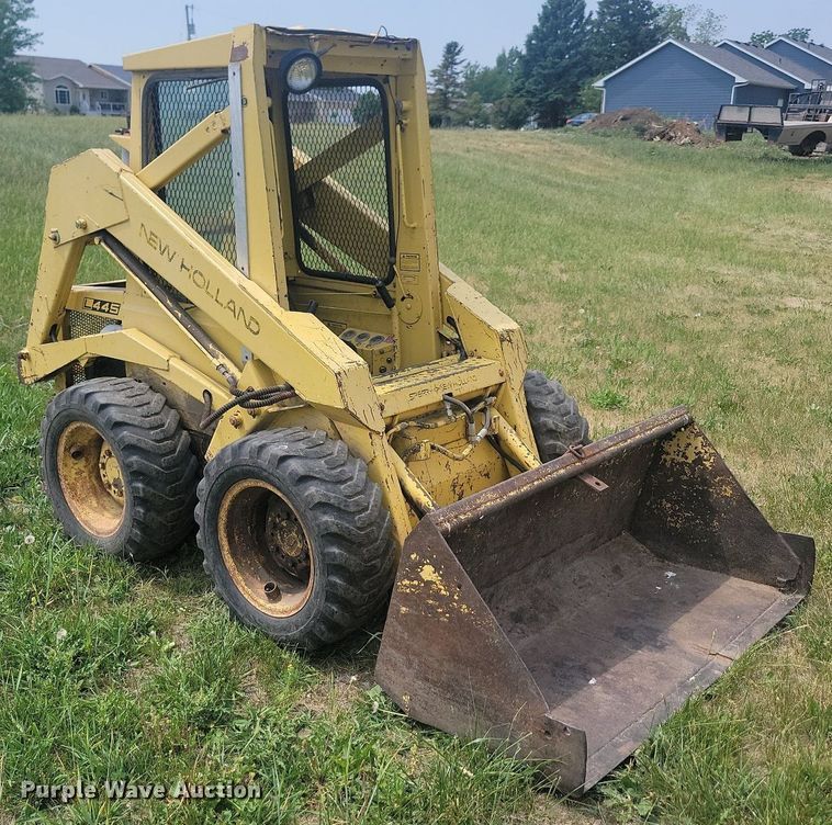 image for item ML9459 1977 New Holland L445  skid steer loader
