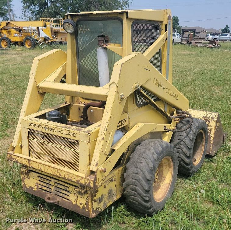 image for item ML9459 1977 New Holland L445  skid steer loader
