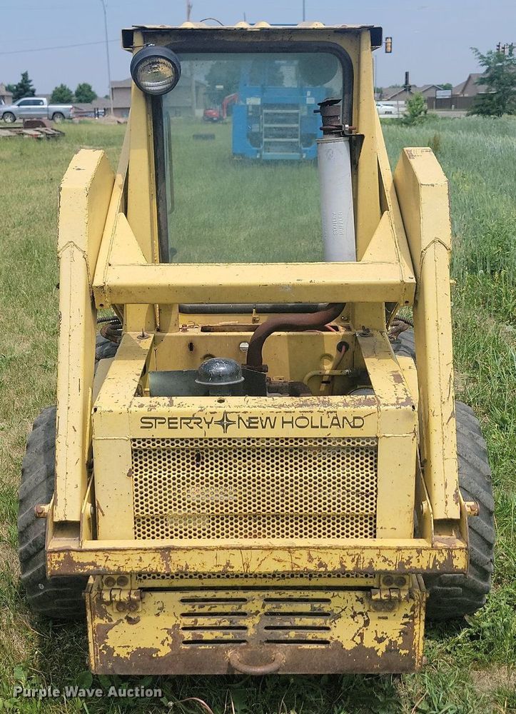 image for item ML9459 1977 New Holland L445  skid steer loader