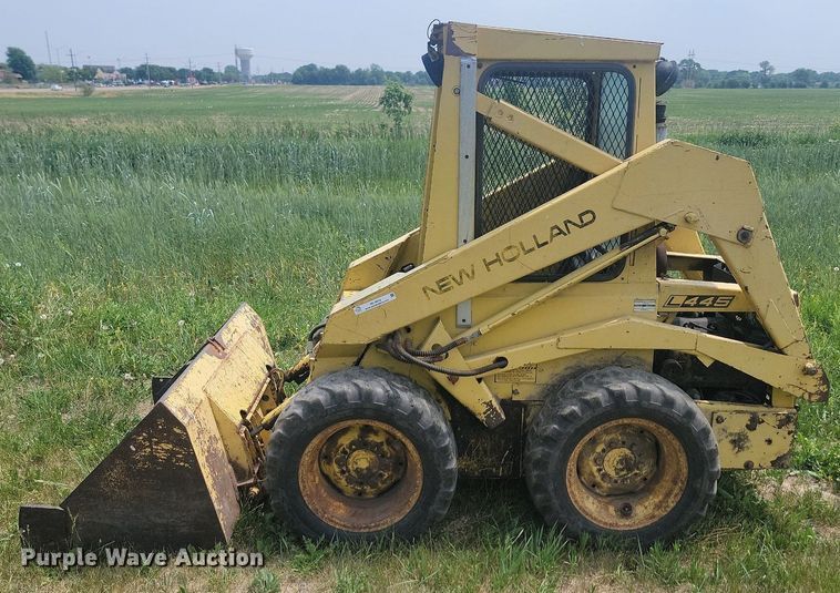 image for item ML9459 1977 New Holland L445  skid steer loader