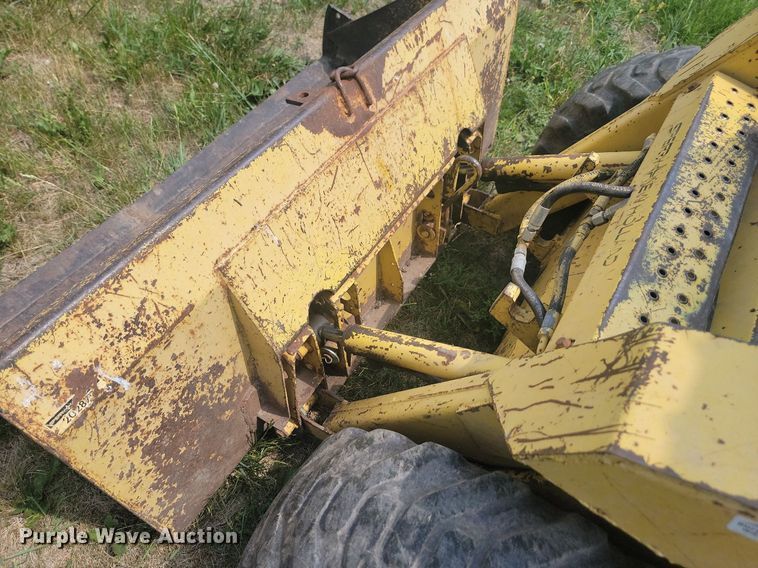 image for item ML9459 1977 New Holland L445  skid steer loader