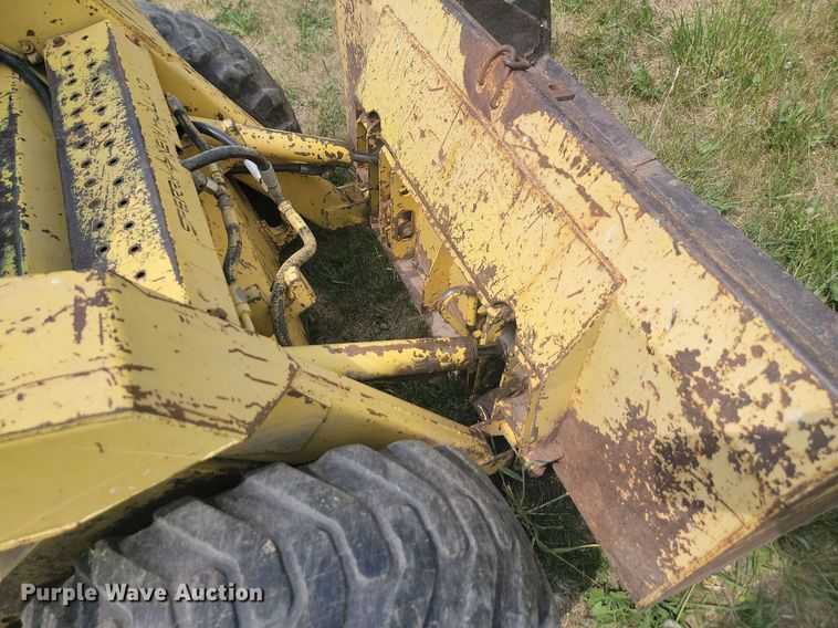 image for item ML9459 1977 New Holland L445  skid steer loader
