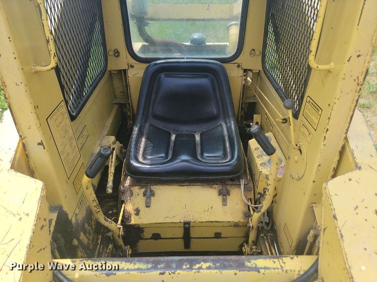 image for item ML9459 1977 New Holland L445  skid steer loader