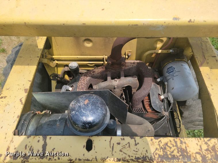 image for item ML9459 1977 New Holland L445  skid steer loader