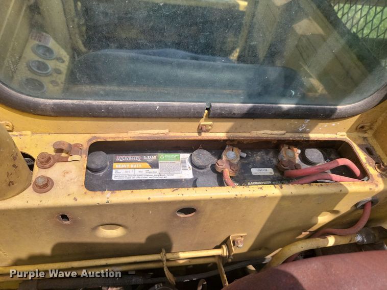 image for item ML9459 1977 New Holland L445  skid steer loader