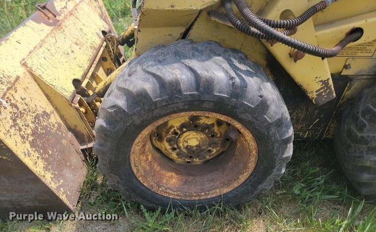 image for item ML9459 1977 New Holland L445  skid steer loader