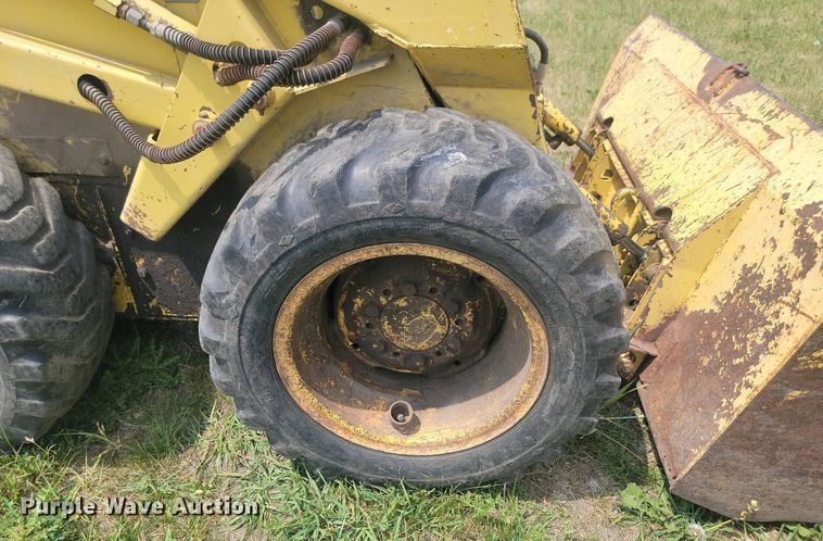image for item ML9459 1977 New Holland L445  skid steer loader