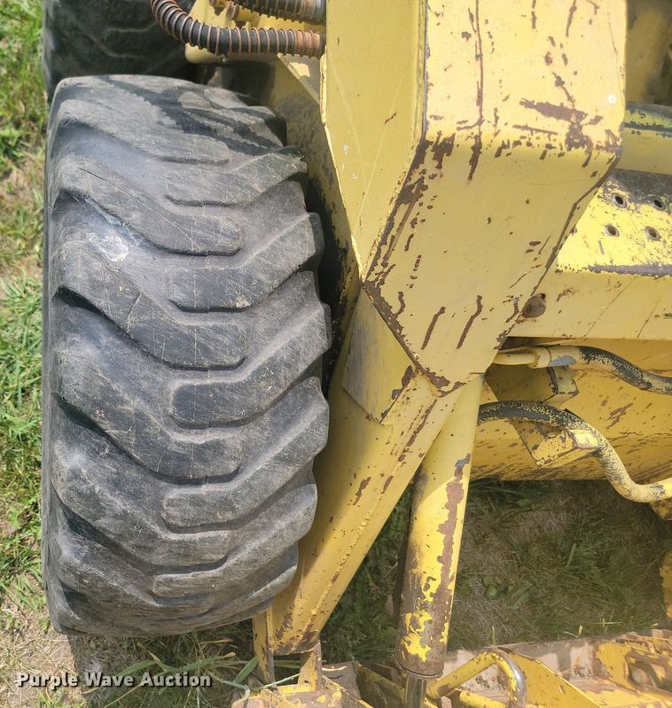 image for item ML9459 1977 New Holland L445  skid steer loader