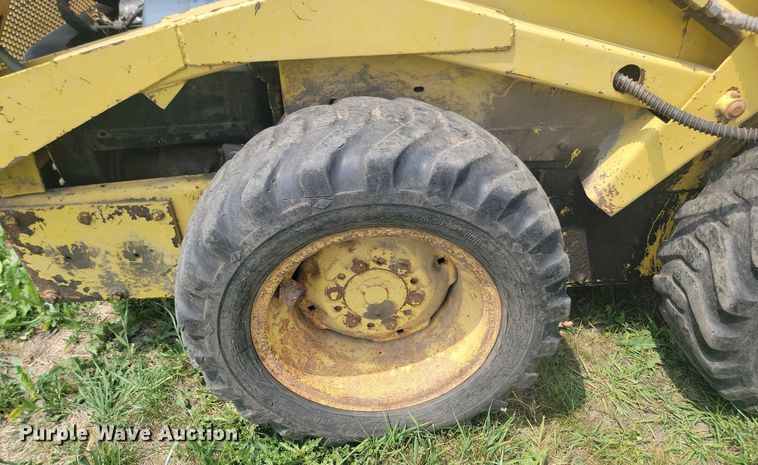 image for item ML9459 1977 New Holland L445  skid steer loader