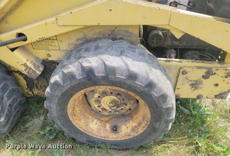 image for item ML9459 1977 New Holland L445  skid steer loader